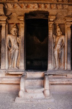 Mamallapuram, Tamilnadu - Hindistan - 20 Ocak 2015: Mamallapuram 'da Ganj' dan Kaya oymacılığı Descent