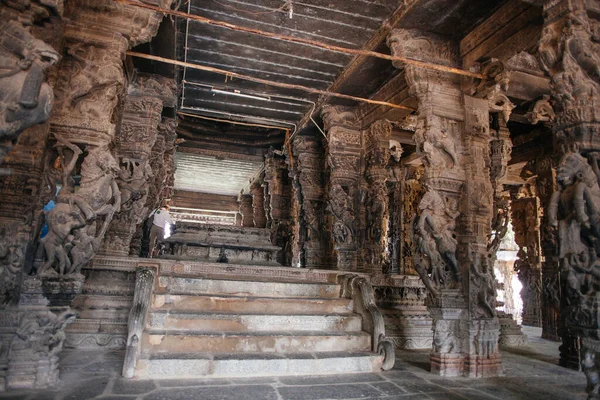 Kanchipuram India Jan Ινδοί Τουρίστες Εξερευνούν Ναούς Του Τάμιλ Ναντού — Φωτογραφία Αρχείου