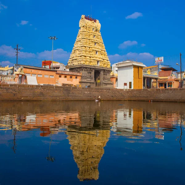 Kanchipuram India Enero Los Turistas Indios Exploran Los Templos Ancestrales —  Fotos de Stock