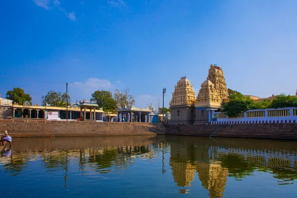 Kanchipuram India Jan Indian Tourists Explore Ancinet Temples Tamil Nadu — Stock Photo, Image