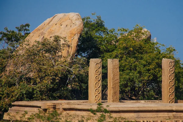 Gigantische Granitblöcke Und Steintempel Der Historischen Stadt Mamallapuram Tamil Nadu — Stockfoto