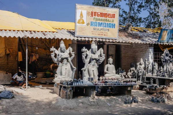 インド タミル ナードゥ州マハーバリプラム2015年1月20日 インド ママラプラームの石造彫刻を手作りしたファンパスハンドを販売する店 — ストック写真