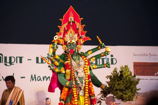 Mamallapuram Tamil Nadu India January 댄서가 전통적 카타리 인도의 축제에서 — 스톡 사진