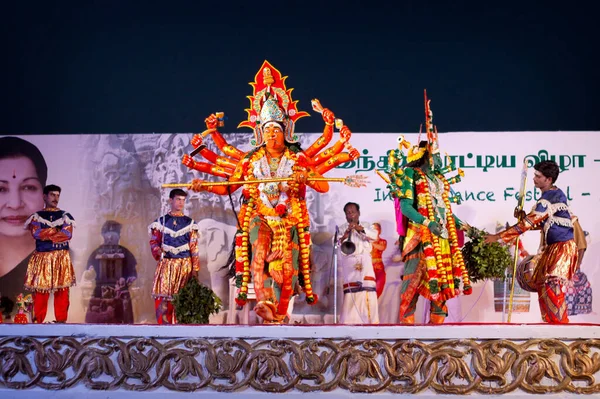 Mamallapuram Tamil Nadu Índia Janeiro Dançarina Indiana Realiza Dança Tradicional — Fotografia de Stock