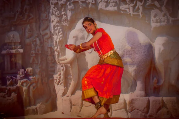 Mamallapuram Tamil Nadu India January Индийские Танцоры Исполняют Традиционные Южные — стоковое фото