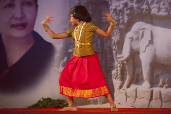 Mamallapuram Tamil Nadu India Januari Indiase Dansers Voeren Traditionele Zuid — Stockfoto