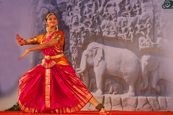 Mamallapuram Tamil Nadu India January Индийский Танцор Исполняет Традиционный Танец — стоковое фото