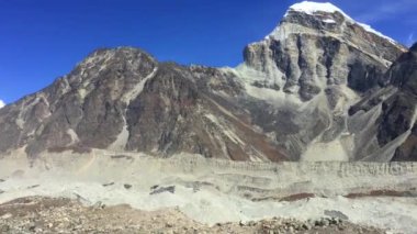 Nepal 'deki Everest Ana Kampı' na giden inanılmaz dağlar.