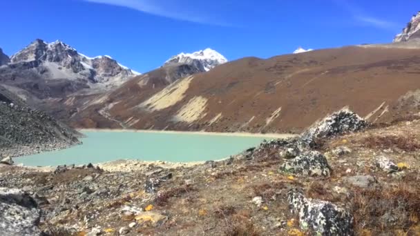 Ландшафт Озером Ґокіо Дивовижною Блакитною Водою Непал — стокове відео
