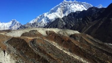 Nepal 'deki Everest Ana Kampı' na giden inanılmaz dağlar.