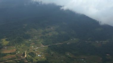 Nepal 'deki Himalaya dağları, Everest Ana Kampı yolunda.