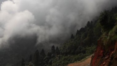 Nepal 'deki Himalaya dağları, Everest Ana Kampı yolunda.