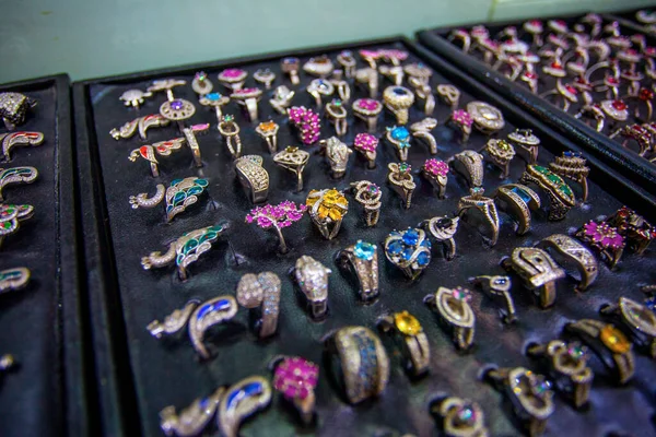 Anillos Colores Mercado Las Joyas —  Fotos de Stock