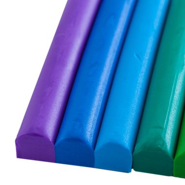 Yaratıcılığın renkli parlak plastikçesi