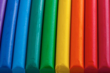 Yaratıcılığın renkli parlak plastikçesi