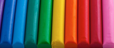 Yaratıcılığın renkli parlak plastikçesi