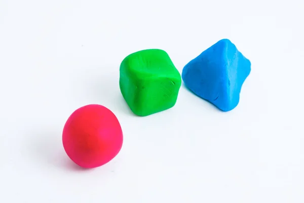 Pyramides Cubes Boules Plasticine Colorée Sur Fond Blanc — Photo