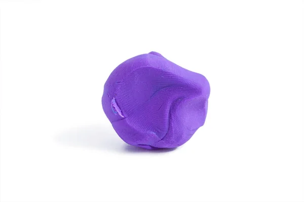 Violet Plasticine Μπάλα Απομονώνονται Στο Λευκό Φόντο — Φωτογραφία Αρχείου