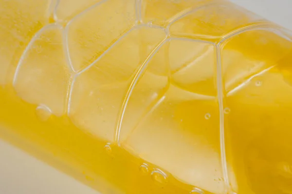 Shampoo Closeup Φυσαλίδες Κίτρινο Φόντο — Φωτογραφία Αρχείου