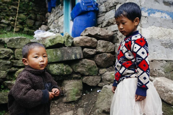 Himalayas Everest Region Nepal Οκτωβριοσ 2018 Πορτραίτο Νεπαλέζων Παιδιών Κοντά — Φωτογραφία Αρχείου