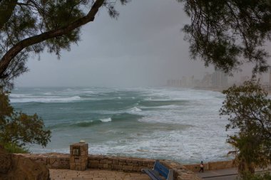 Şehrin Jaffa-Ortaçağ bölgesinden Tel-Aviv 'in kıyı şeridi manzarası. Jaffa eski zamanlarda limandı..