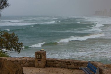 Şehrin Jaffa-Ortaçağ bölgesinden Tel-Aviv 'in kıyı şeridi manzarası. Jaffa eski zamanlarda limandı..