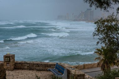 Şehrin Jaffa-Ortaçağ bölgesinden Tel-Aviv 'in kıyı şeridi manzarası. Jaffa eski zamanlarda limandı..