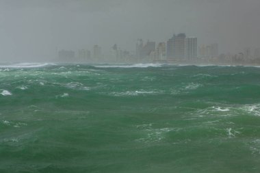 Eski şehrin modern Tel Aviv manzarası