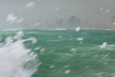 Eski şehrin modern Tel Aviv manzarası