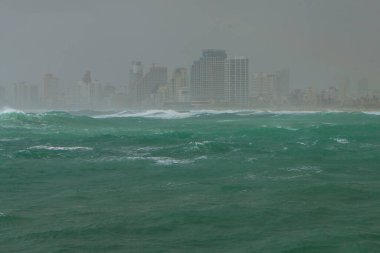 Eski şehrin modern Tel Aviv manzarası