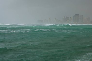 Eski şehrin modern Tel Aviv manzarası