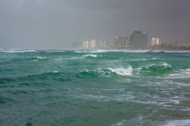 Eski şehrin modern Tel Aviv manzarası