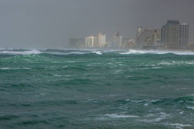 Eski şehrin modern Tel Aviv manzarası