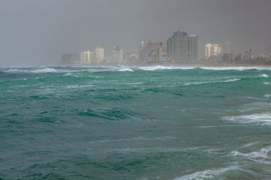 Eski şehrin modern Tel Aviv manzarası