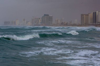 Eski şehrin modern Tel Aviv manzarası