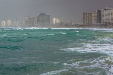 Eski şehrin modern Tel Aviv manzarası