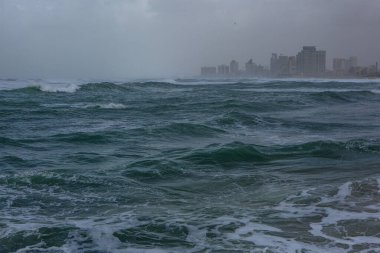 Eski şehrin modern Tel Aviv manzarası