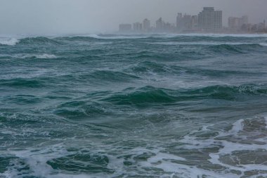 Eski şehrin modern Tel Aviv manzarası