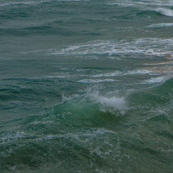 Onda Grande Com Espuma Mar Água Azul Turquesa Brilhante — Fotografia de Stock