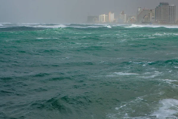 Eski şehrin modern Tel Aviv manzarası
