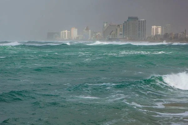 Eski şehrin modern Tel Aviv manzarası