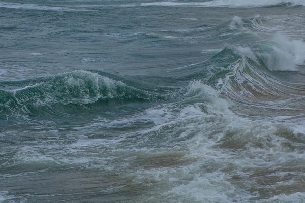 Onda Grande Com Espuma Mar Água Azul Turquesa Brilhante — Fotografia de Stock