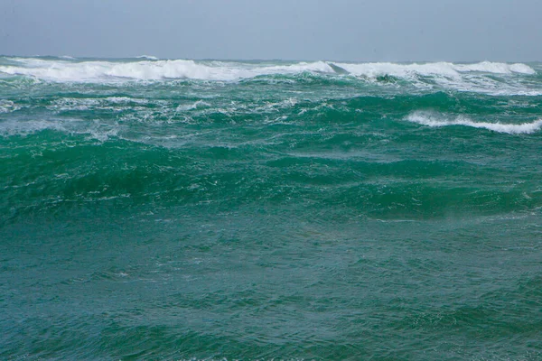 Велика Хвиля Морською Піною Яскравою Бірюзовою Водою — стокове фото