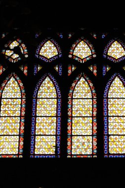 PARIS, FRANCE - 1 Ekim 2016: Paris 'teki en iyi Fransız Gotik mimari örneklerinden biri olan Saint Jean de Montmartre Katedrali' nin iç manzarası.