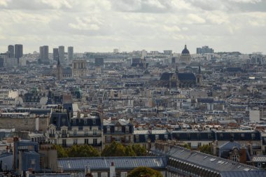 Montmartre 'da. Araştırma platformundan şehrin manzarası. Paris