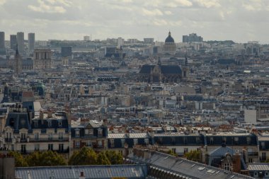 Montmartre 'da. Araştırma platformundan şehrin manzarası. Paris