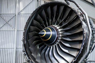 LE BOURget, PARIS, FRANCE - 8 Ekim 2016:: Comonautic and havacılık müzesi Le Bourget, roket ve uydu motorlarının detayları, keşiflerden, Paris