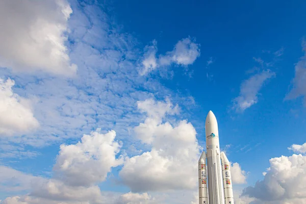 フランス 2016年10月8日 フランスのパリにあるル ブルジェ航空宇宙博物館での宇宙技術の実証 Eadsアリアン宇宙ロケット — ストック写真