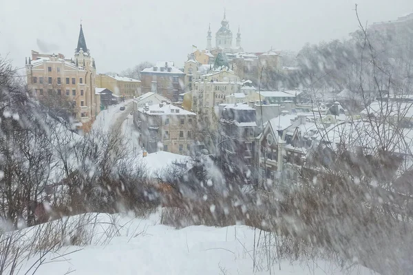 View Kyiv Downtown Andriyivskyi Uzviz Street Snowy Winter Weather — Zdjęcie stockowe