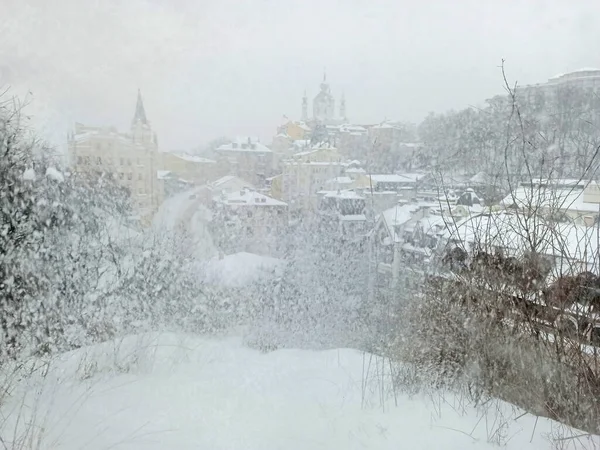 View Kyiv Downtown Andriyivskyi Uzviz Street Snowy Winter Weather — Zdjęcie stockowe